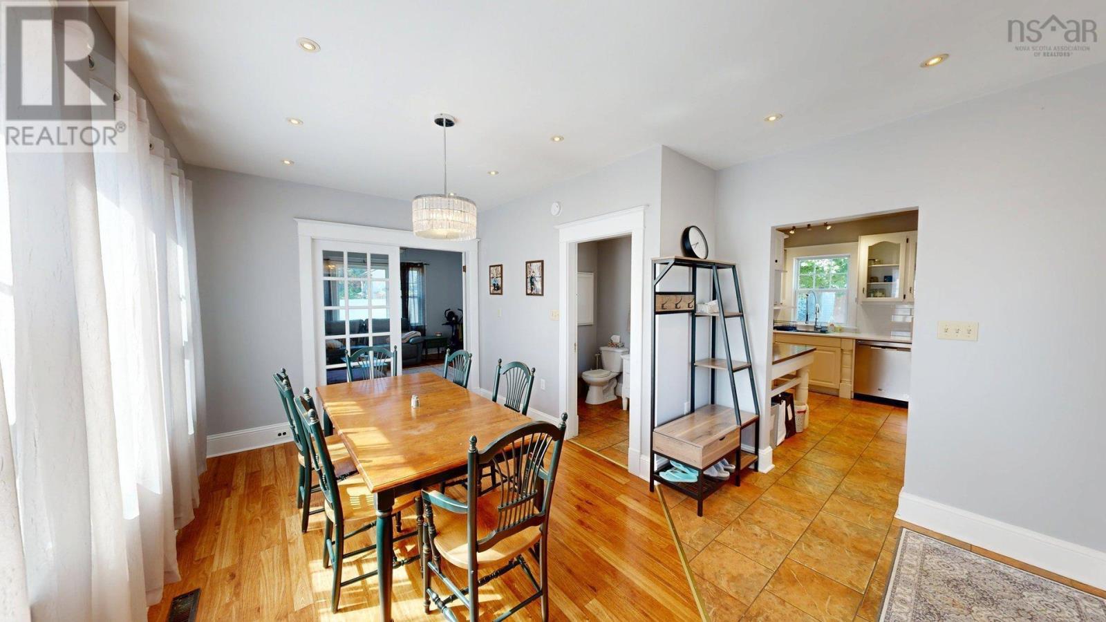 Property 9 of 49 of 1518/1520 Bridge Street