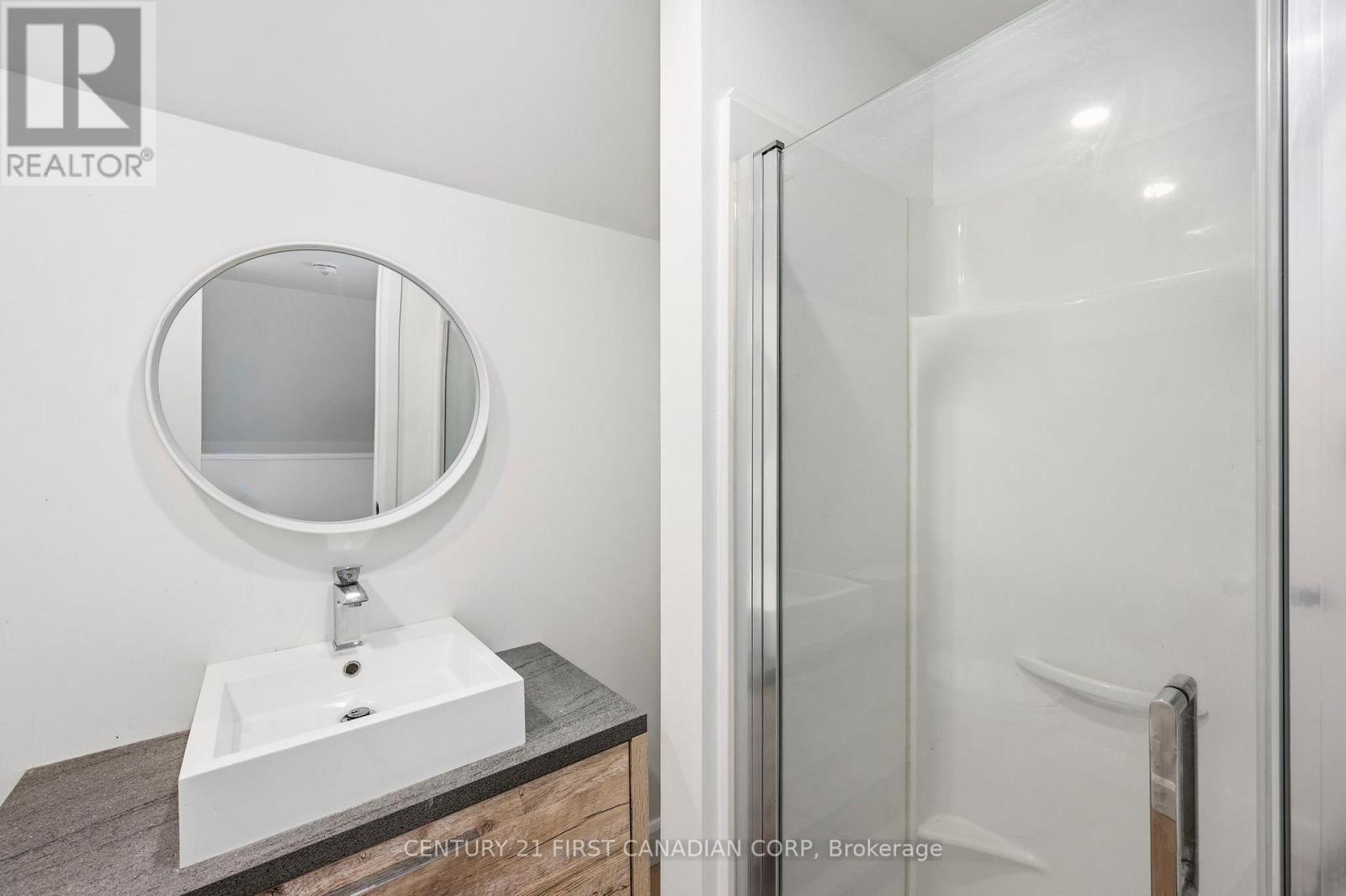 1326 COMMISSIONERS ROAD W Property Photo