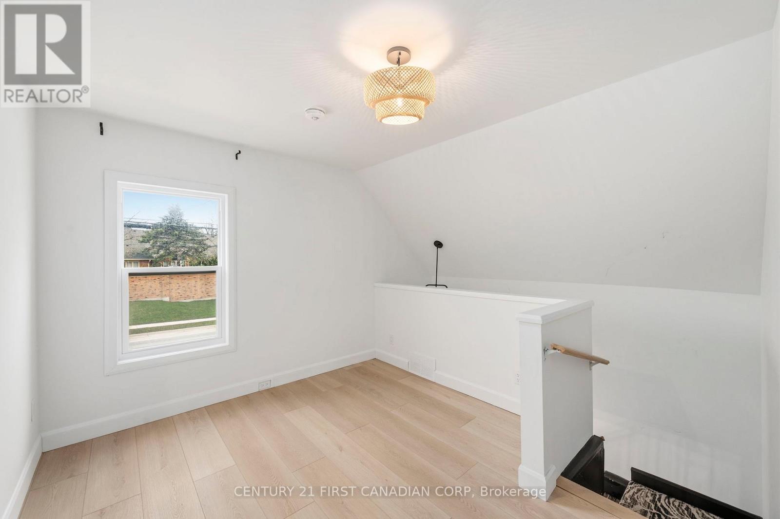 1326 COMMISSIONERS ROAD W Property Photo