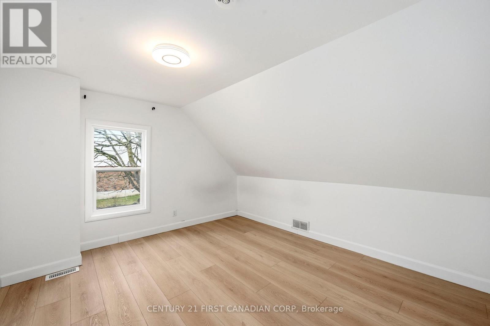 1326 COMMISSIONERS ROAD W Property Photo