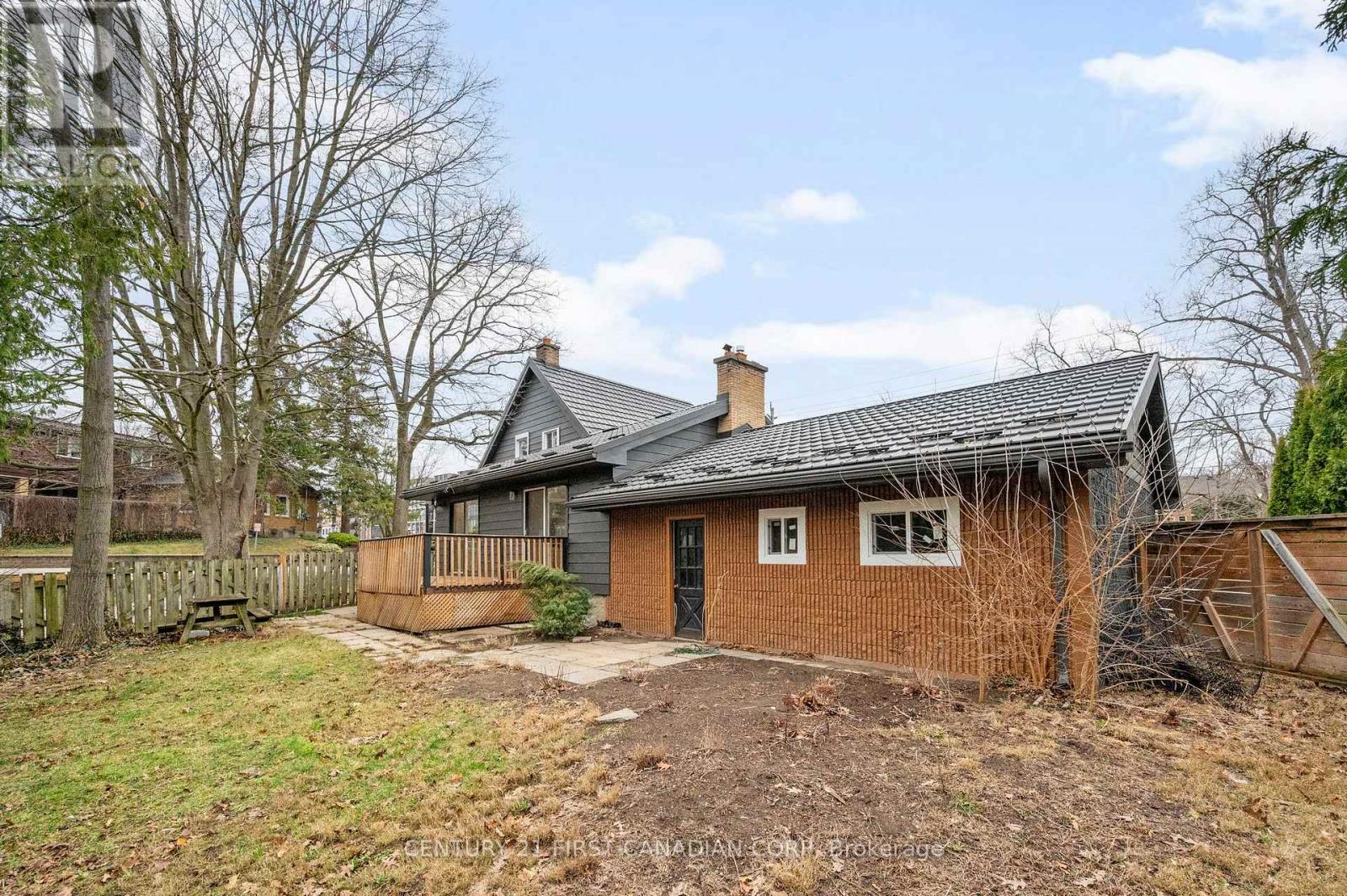 1326 COMMISSIONERS ROAD W Property Photo