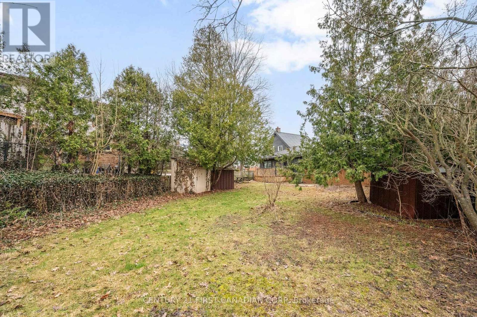 1326 COMMISSIONERS ROAD W Property Photo