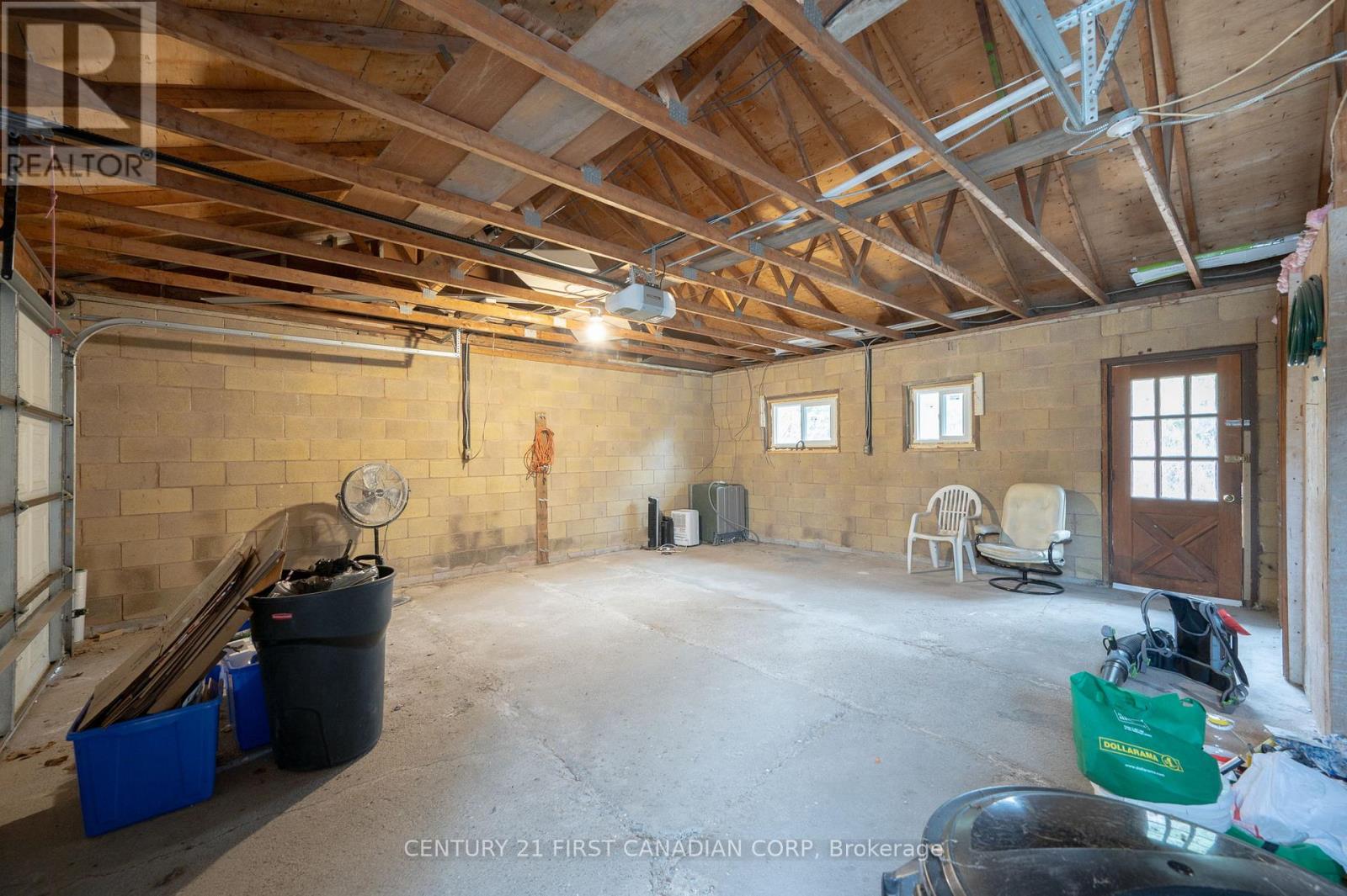 1326 COMMISSIONERS ROAD W Property Photo