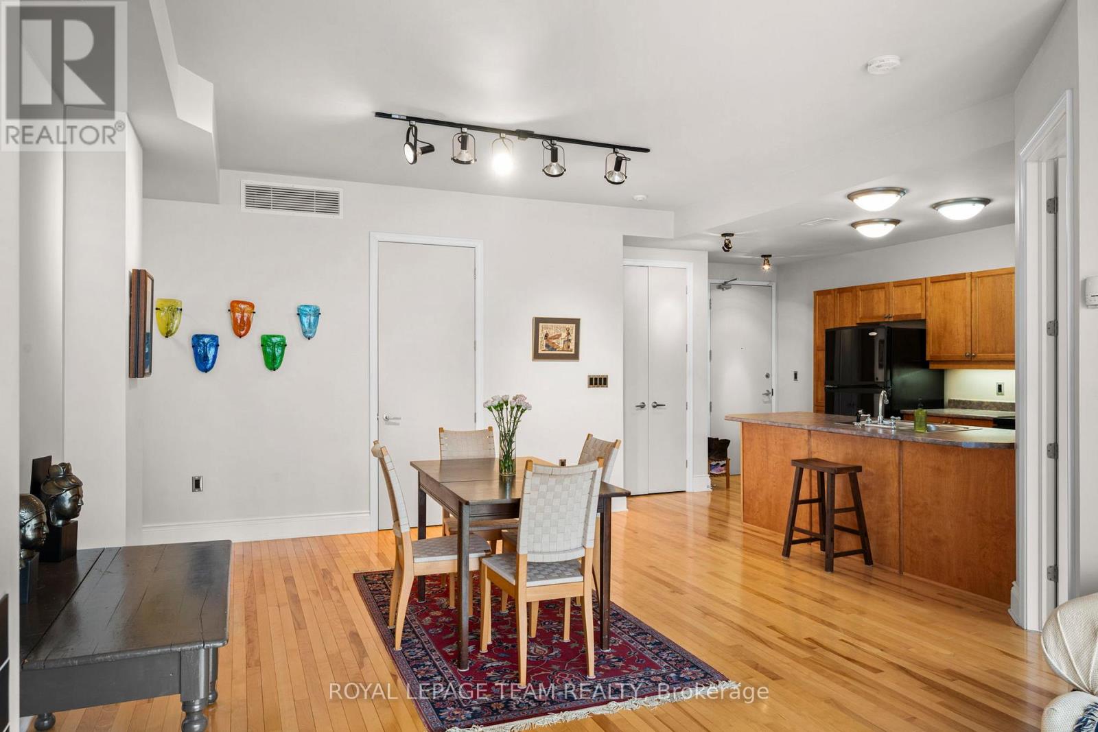 202 - 260 BESSERER STREET — photo 21