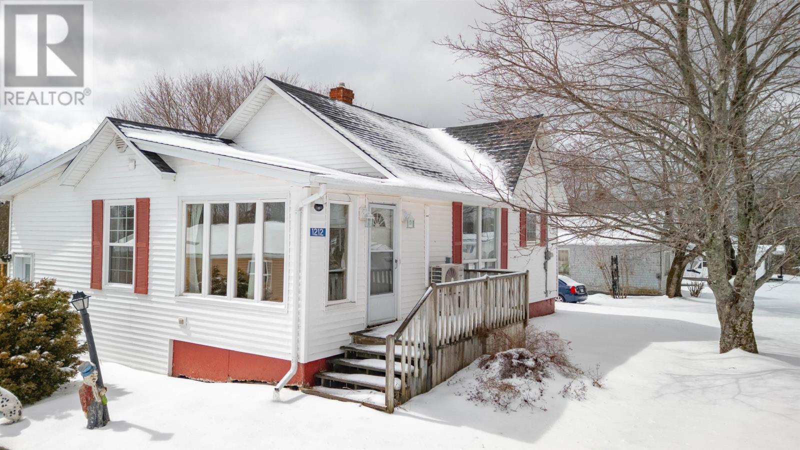 1212 GLADSTONE ROAD - 10