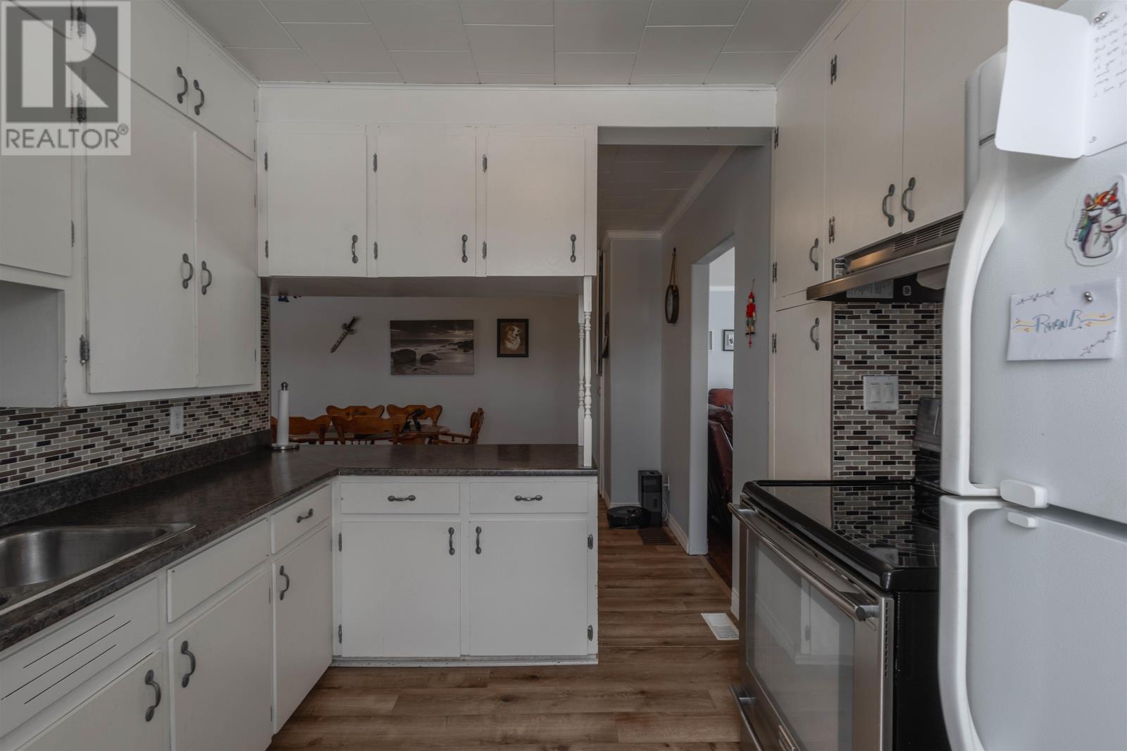 1212 GLADSTONE ROAD - 12