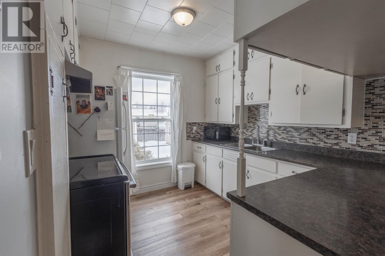 1212 GLADSTONE ROAD - 14