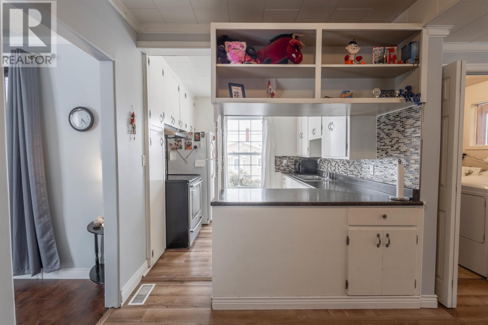 1212 GLADSTONE ROAD - 15