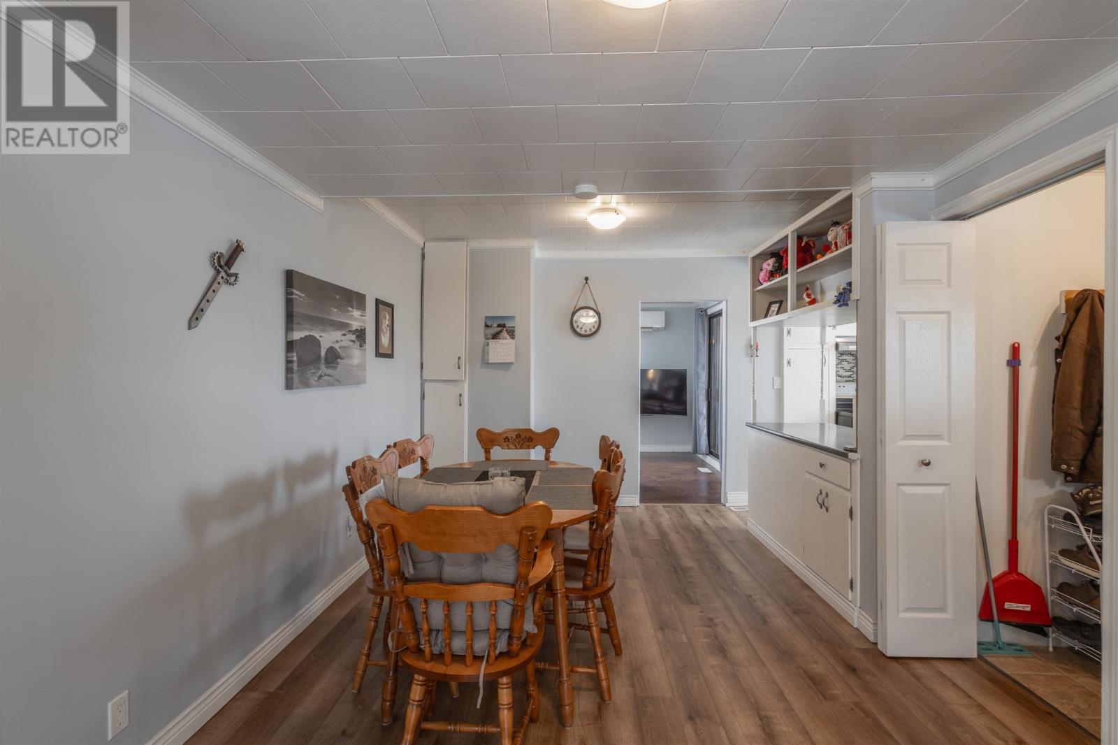 1212 GLADSTONE ROAD - 17