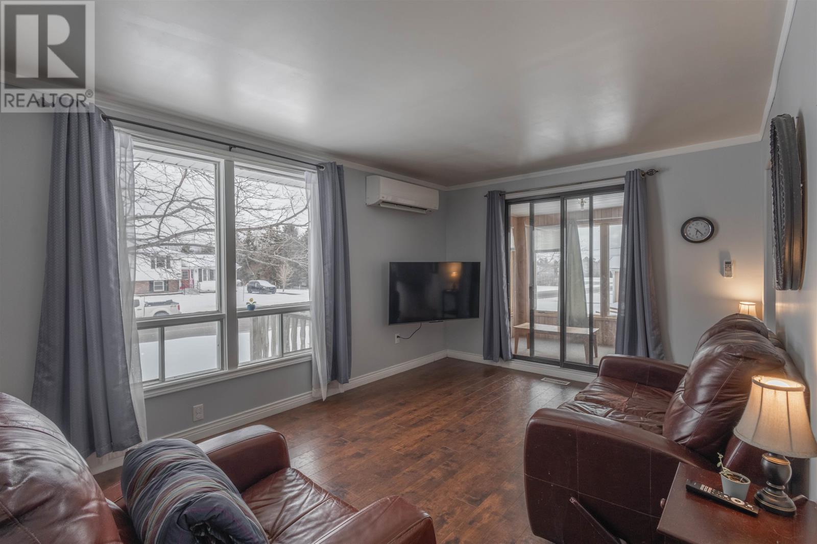 1212 GLADSTONE ROAD - 20