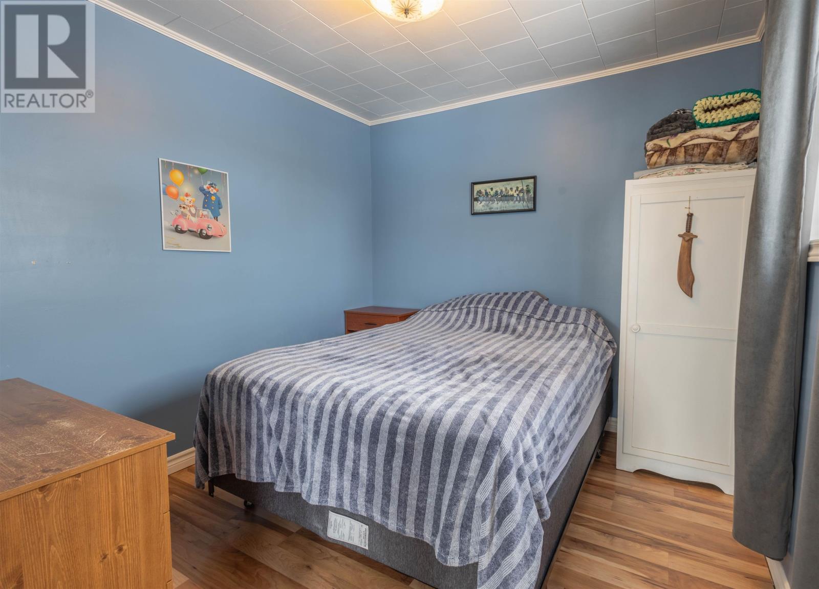 1212 GLADSTONE ROAD - 25