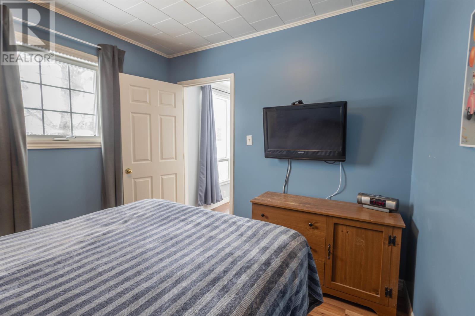 1212 GLADSTONE ROAD - 26