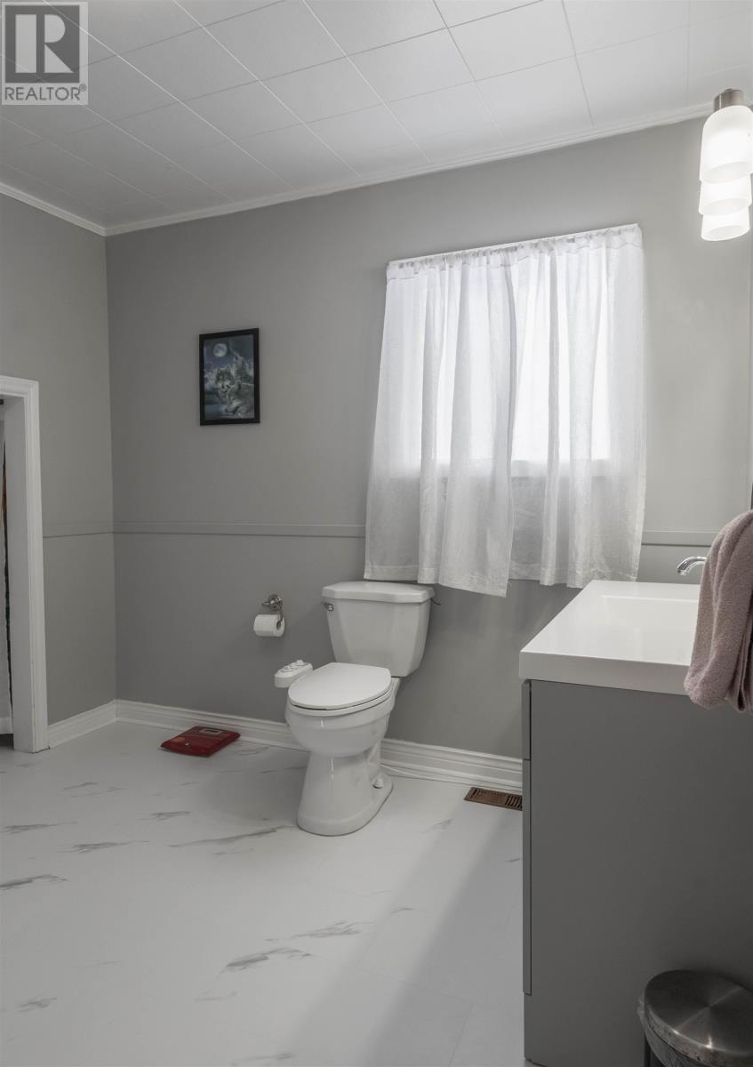 1212 GLADSTONE ROAD - 27