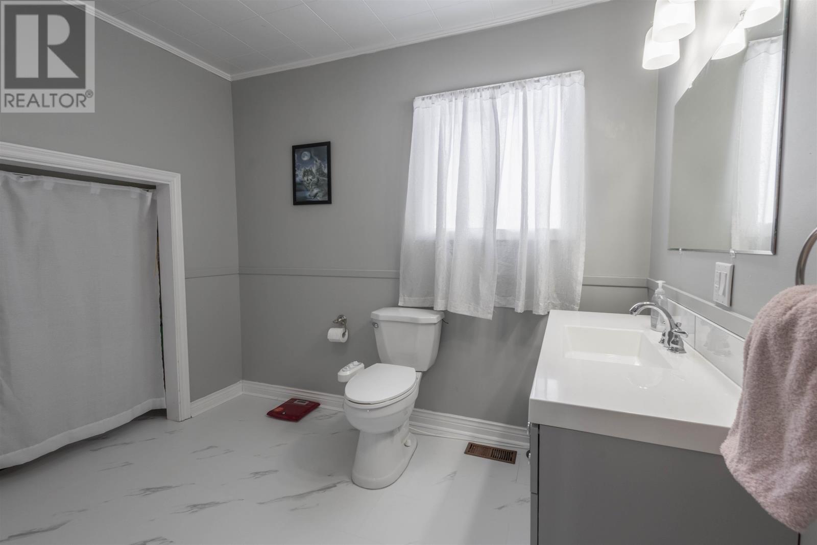 1212 GLADSTONE ROAD - 28