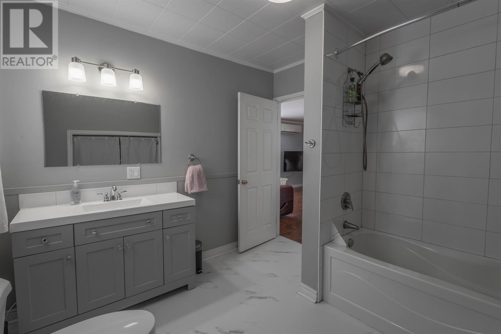 1212 GLADSTONE ROAD - 31