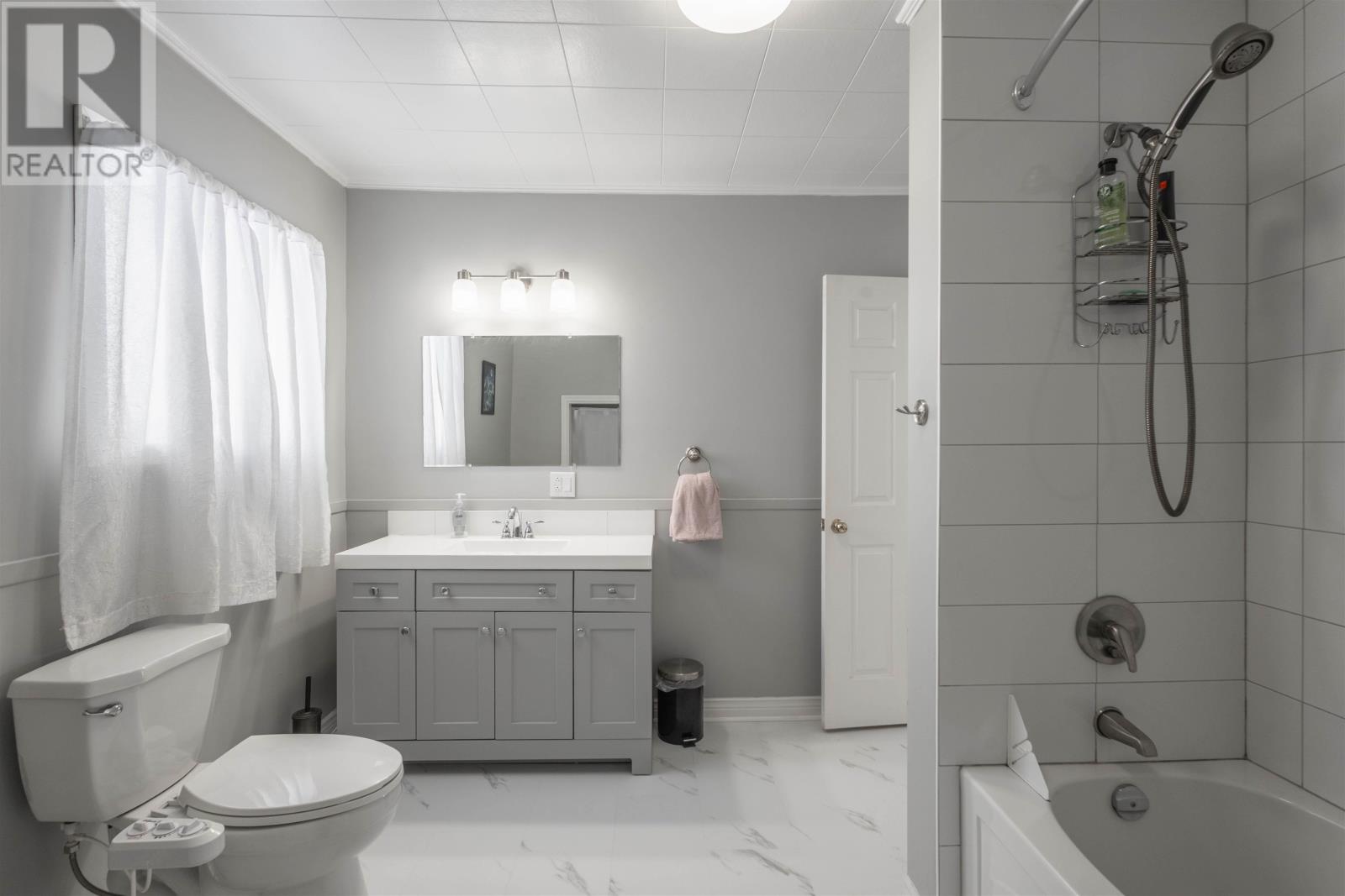 1212 GLADSTONE ROAD - 32