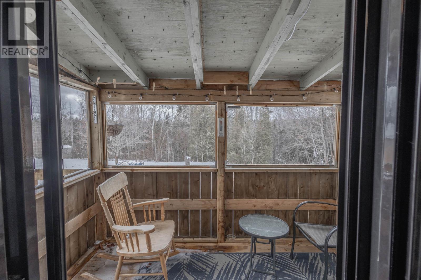 1212 GLADSTONE ROAD - 34