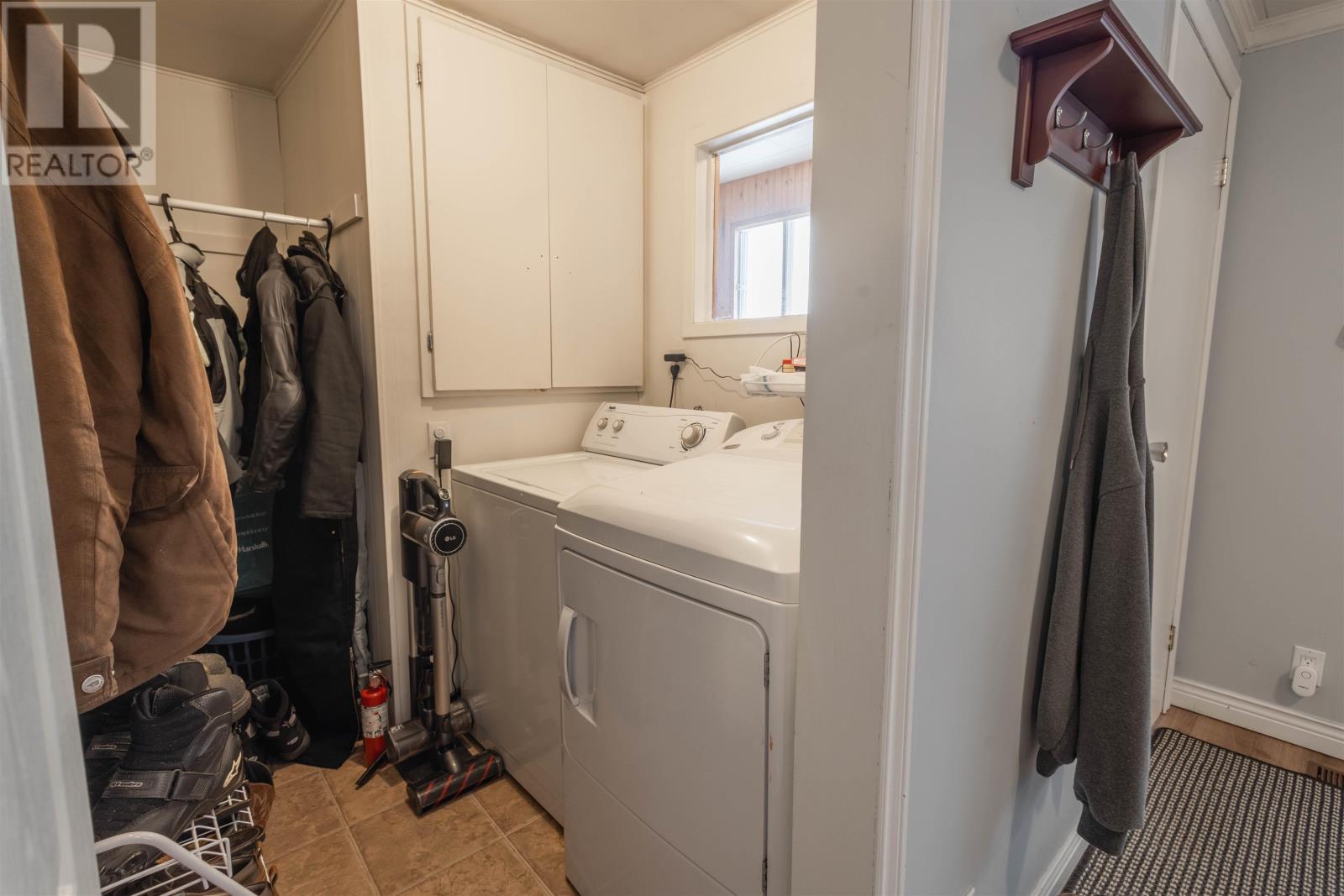 1212 GLADSTONE ROAD - 35