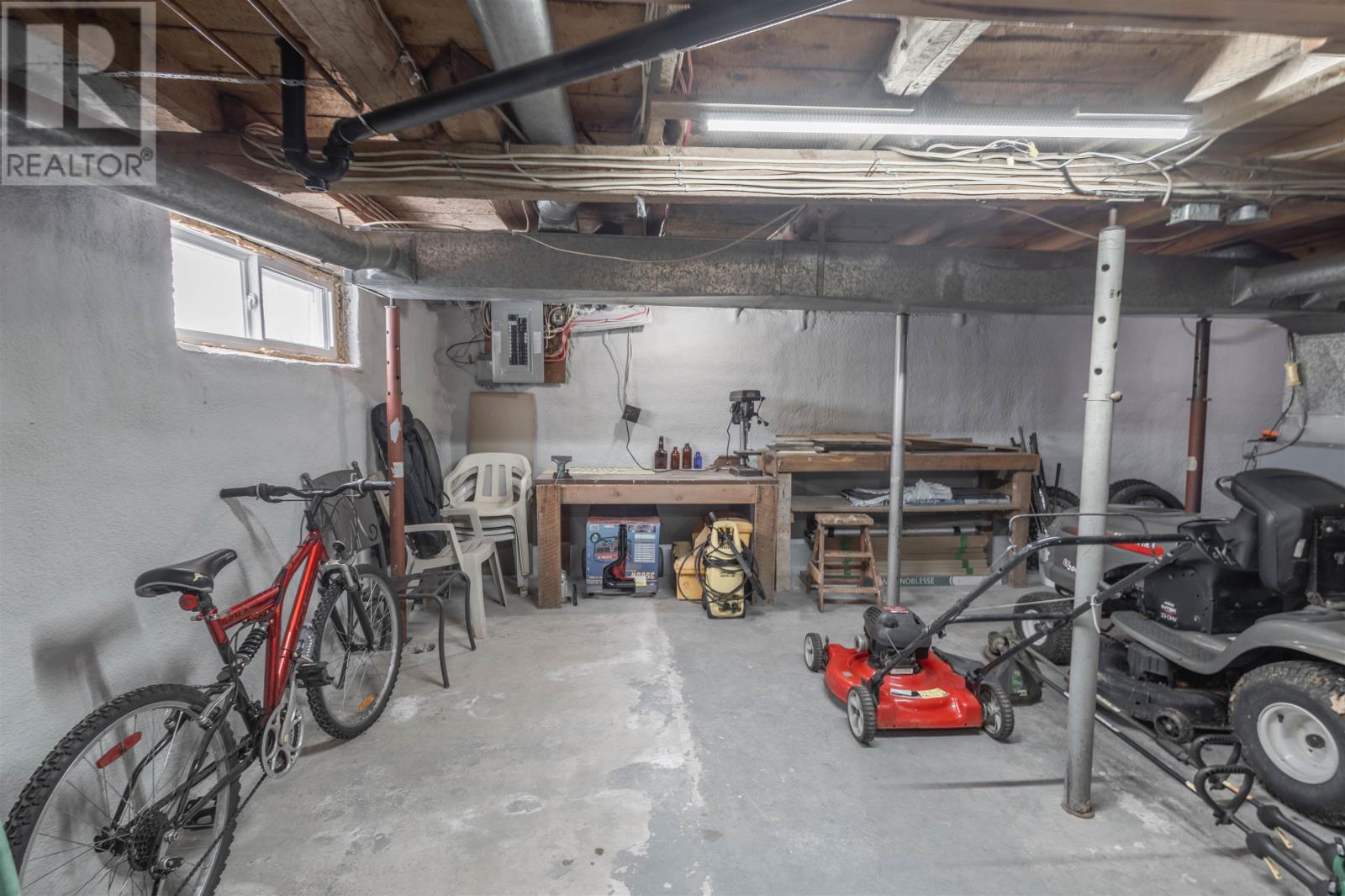 1212 GLADSTONE ROAD - 38