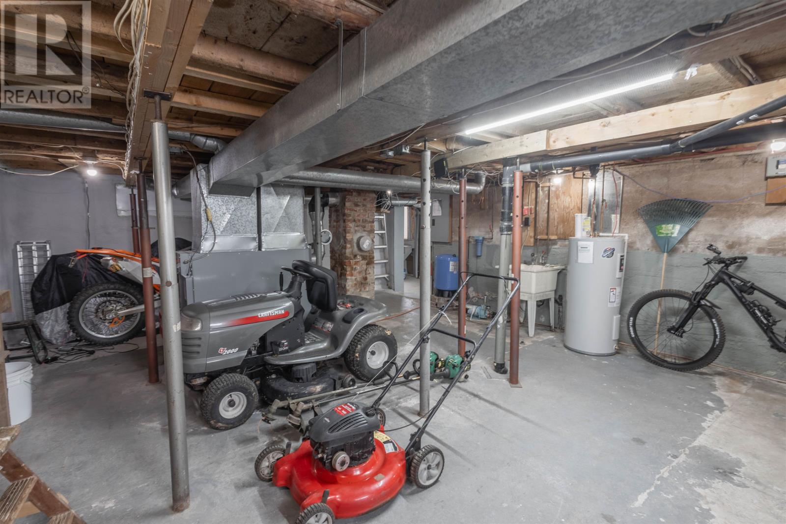 1212 GLADSTONE ROAD - 39