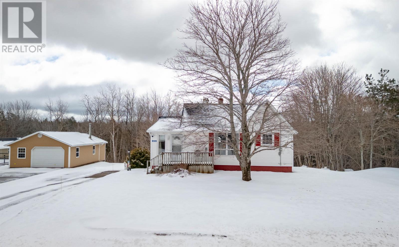 1212 GLADSTONE ROAD - 4