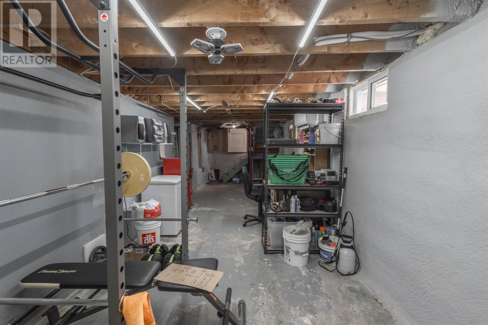 1212 GLADSTONE ROAD - 40