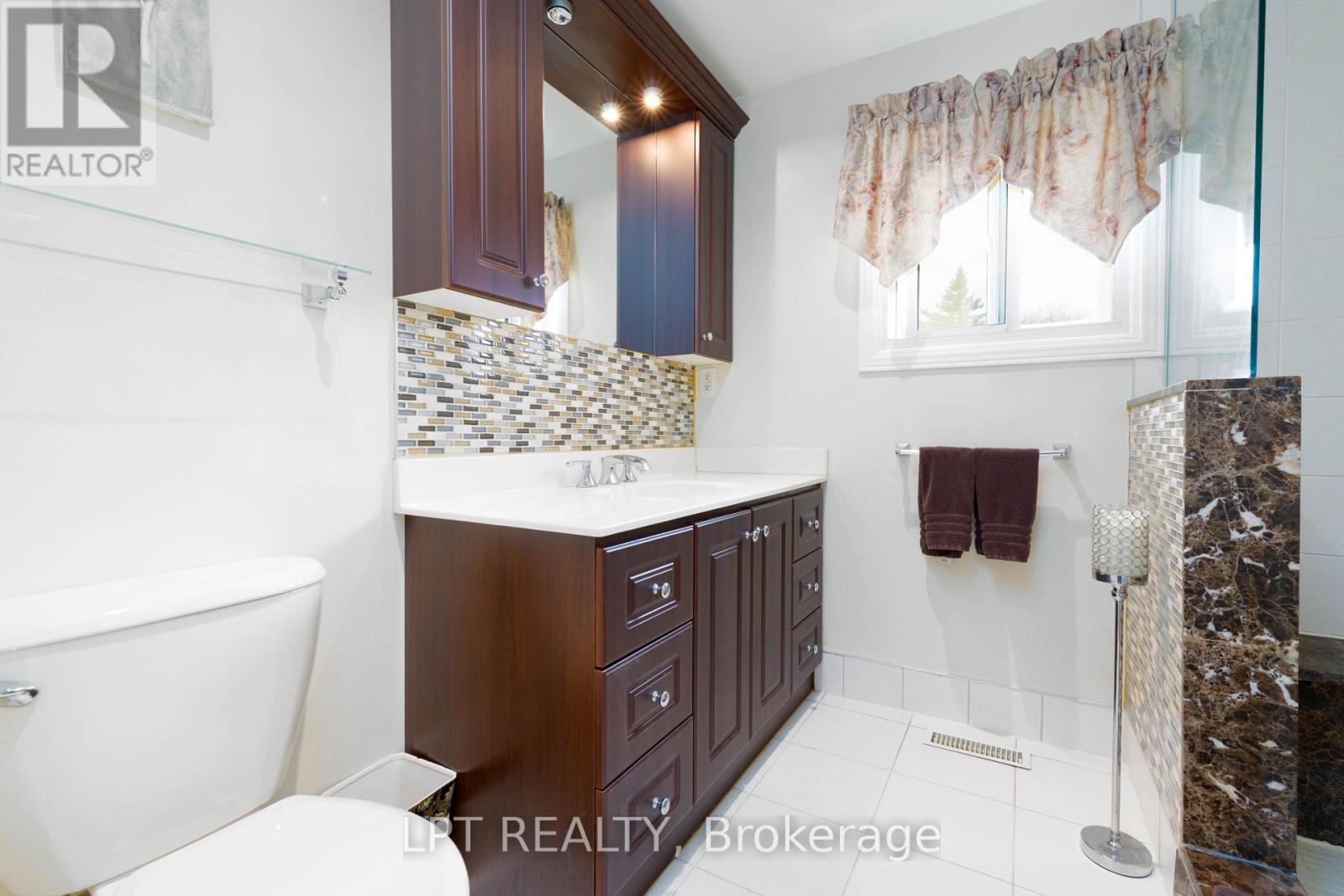 54 MEYER CIRCLE - 17