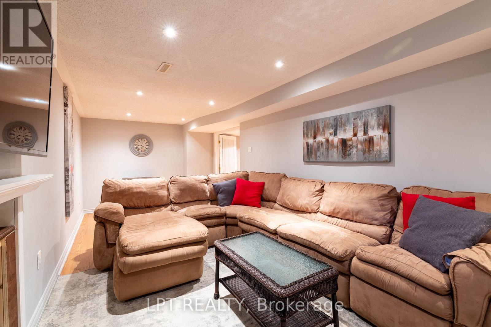 54 MEYER CIRCLE - 31