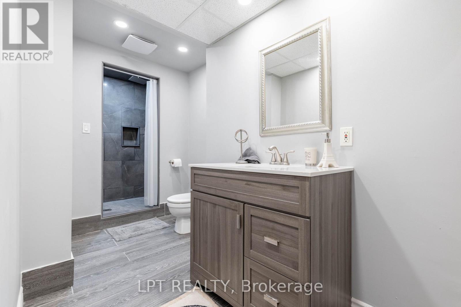 54 MEYER CIRCLE - 32