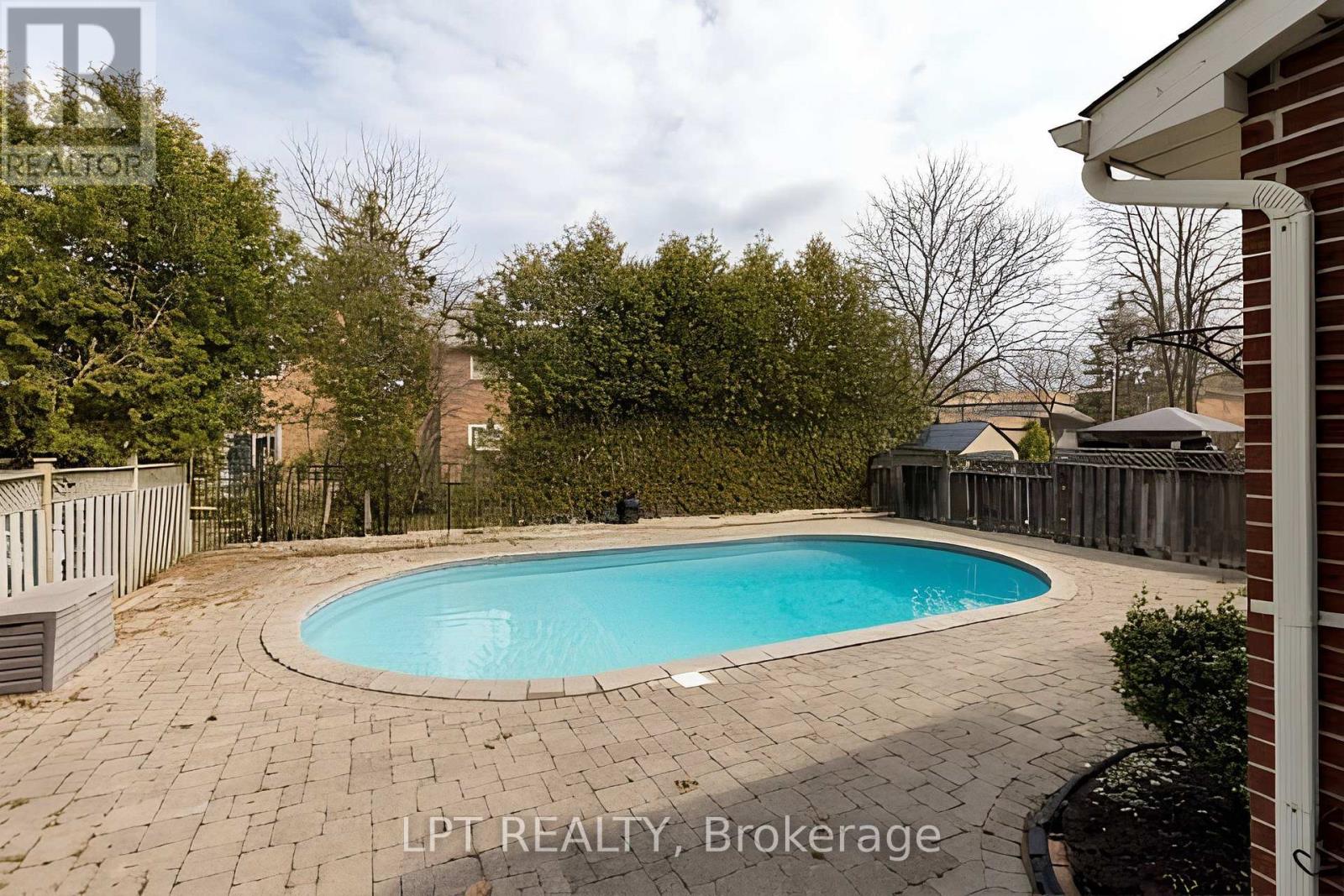 54 MEYER CIRCLE - 35