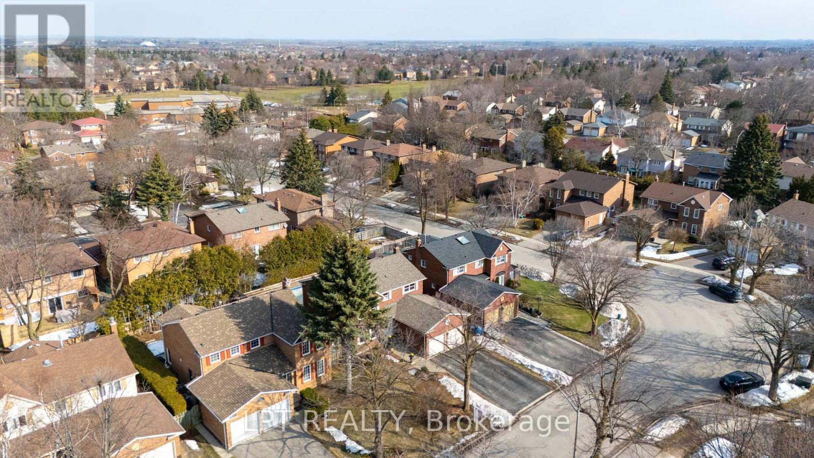 54 MEYER CIRCLE - 37