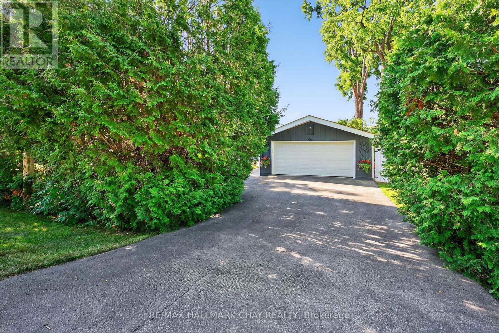 7 LAKESHORE ROAD E - 12