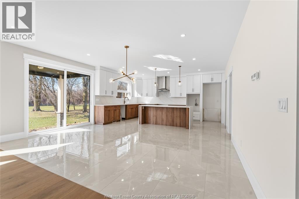 2584 MAYFAIR - 10