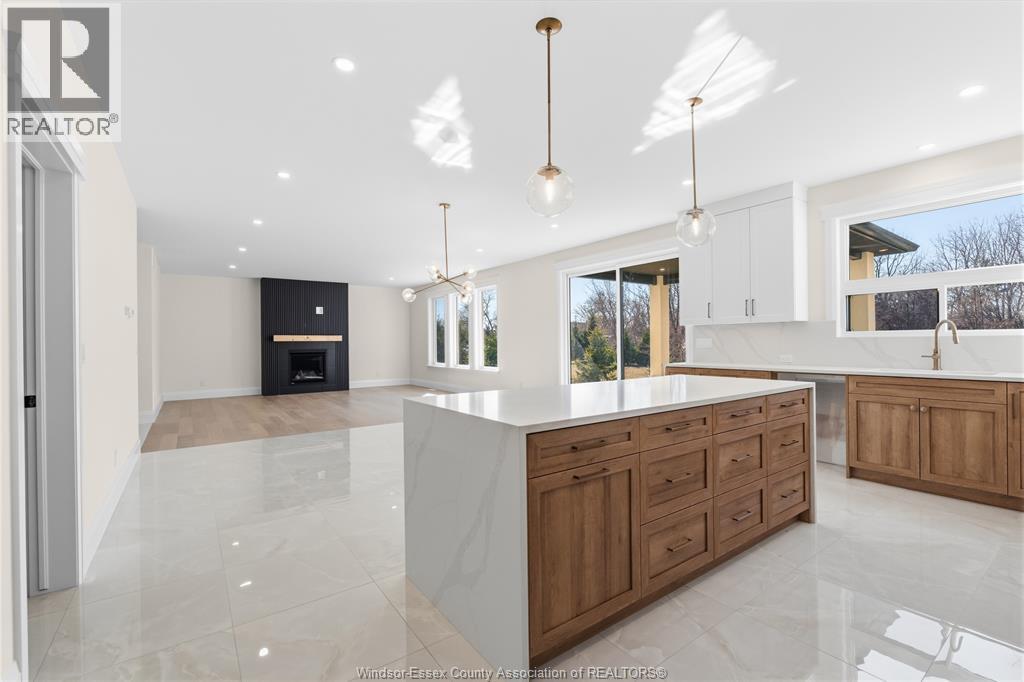 2584 MAYFAIR - 13