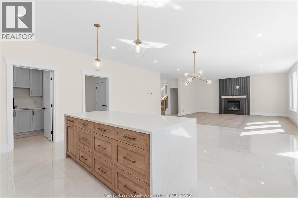 2584 MAYFAIR - 15