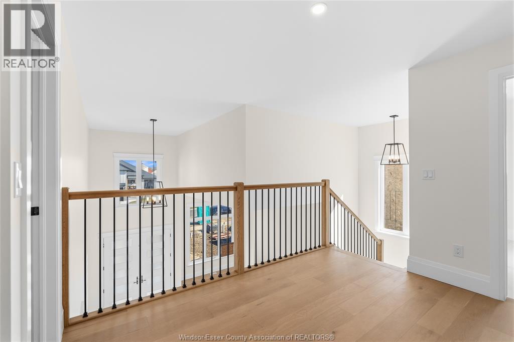 2584 MAYFAIR - 17