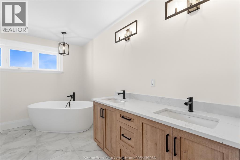 2584 MAYFAIR - 24