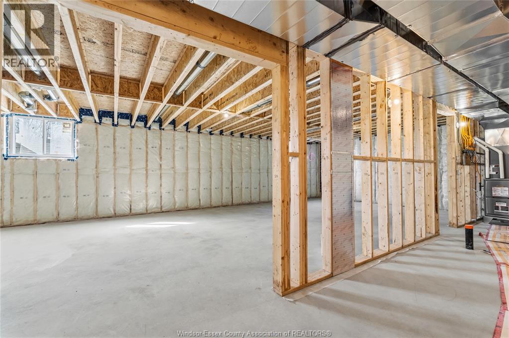 2584 MAYFAIR - 27