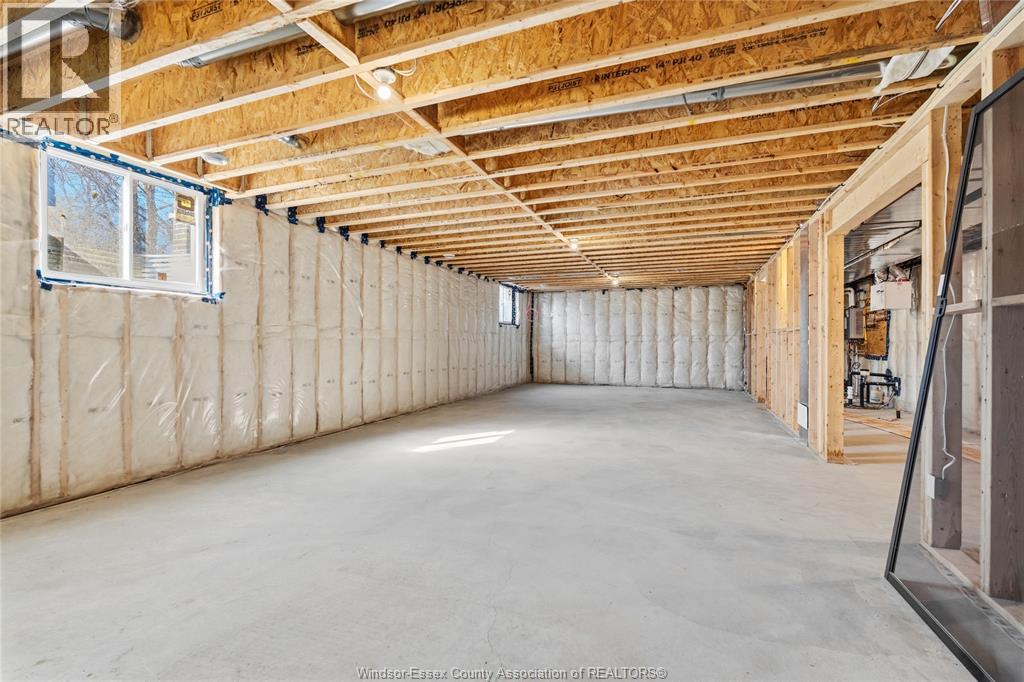 2584 MAYFAIR - 28