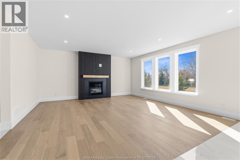 2584 MAYFAIR - 8