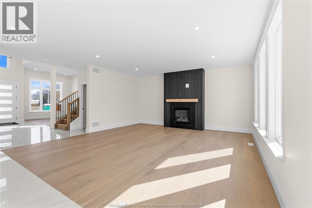 2584 MAYFAIR - 9