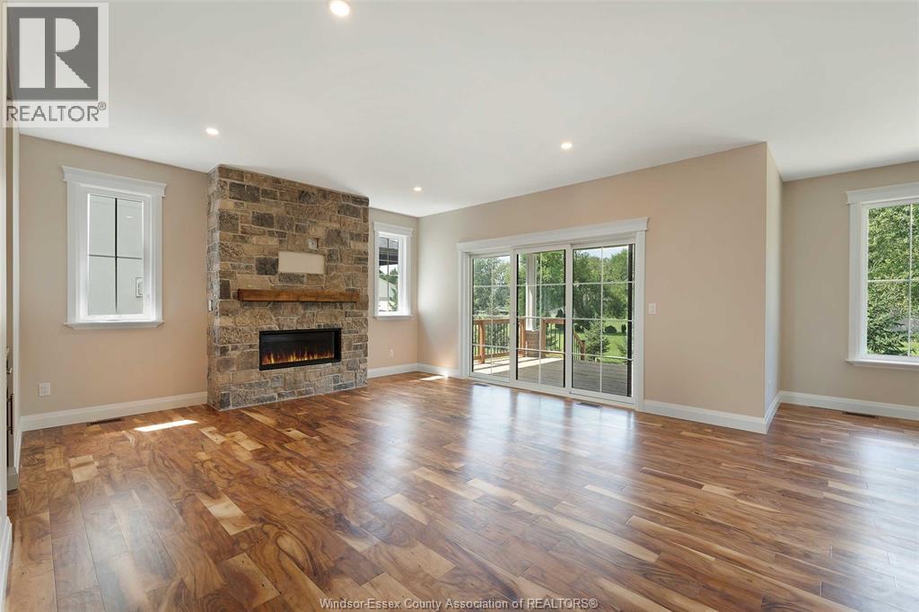 120 BLOOMINGTON - 23