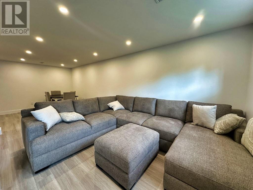64 PARKWAY PLACE - 32