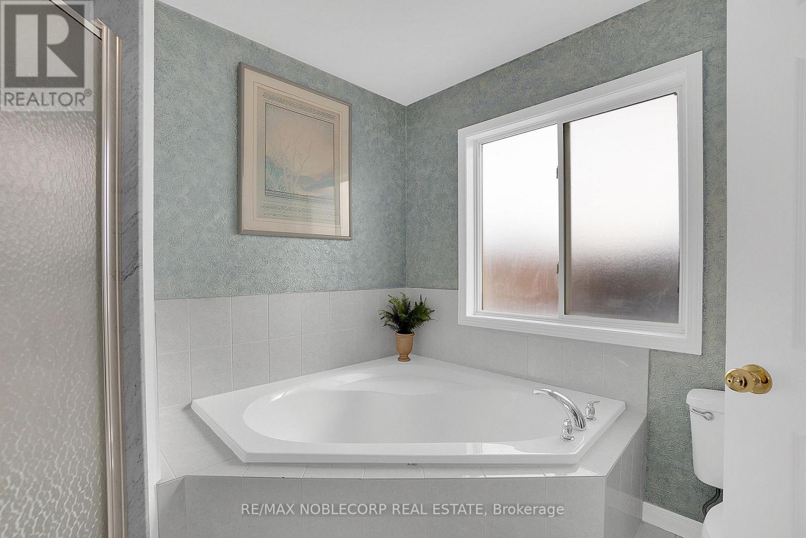 16 HUMBERSHED CRESCENT,Caledon (Bolton West),,
