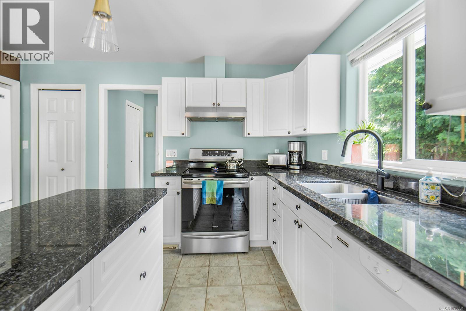 1141 KATHLEEN DR - 14