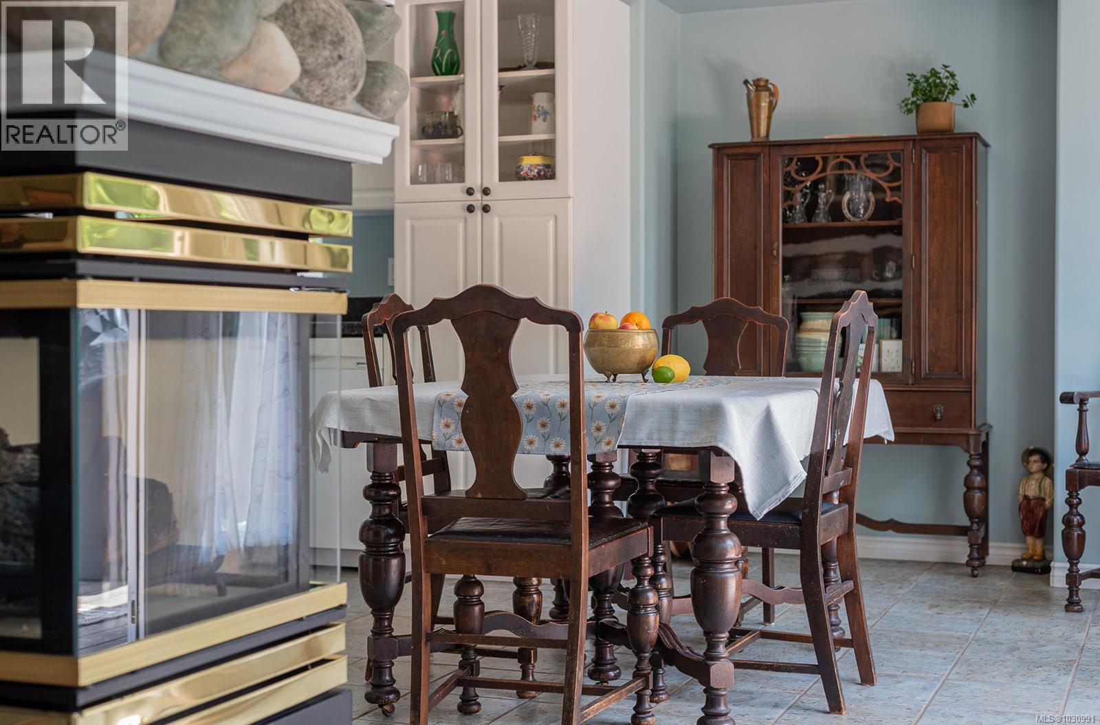 1141 KATHLEEN DR - 18