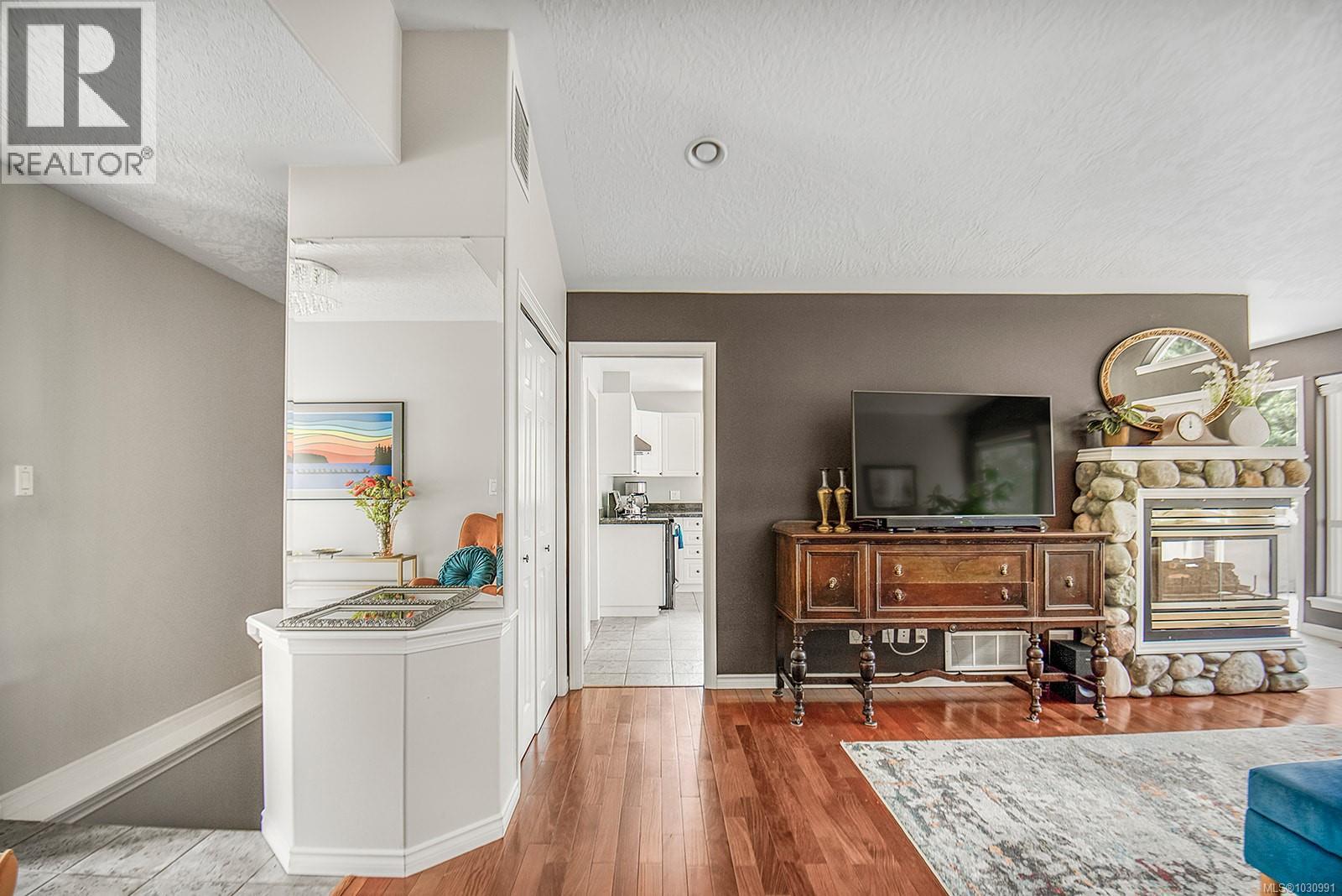 1141 KATHLEEN DR - 21