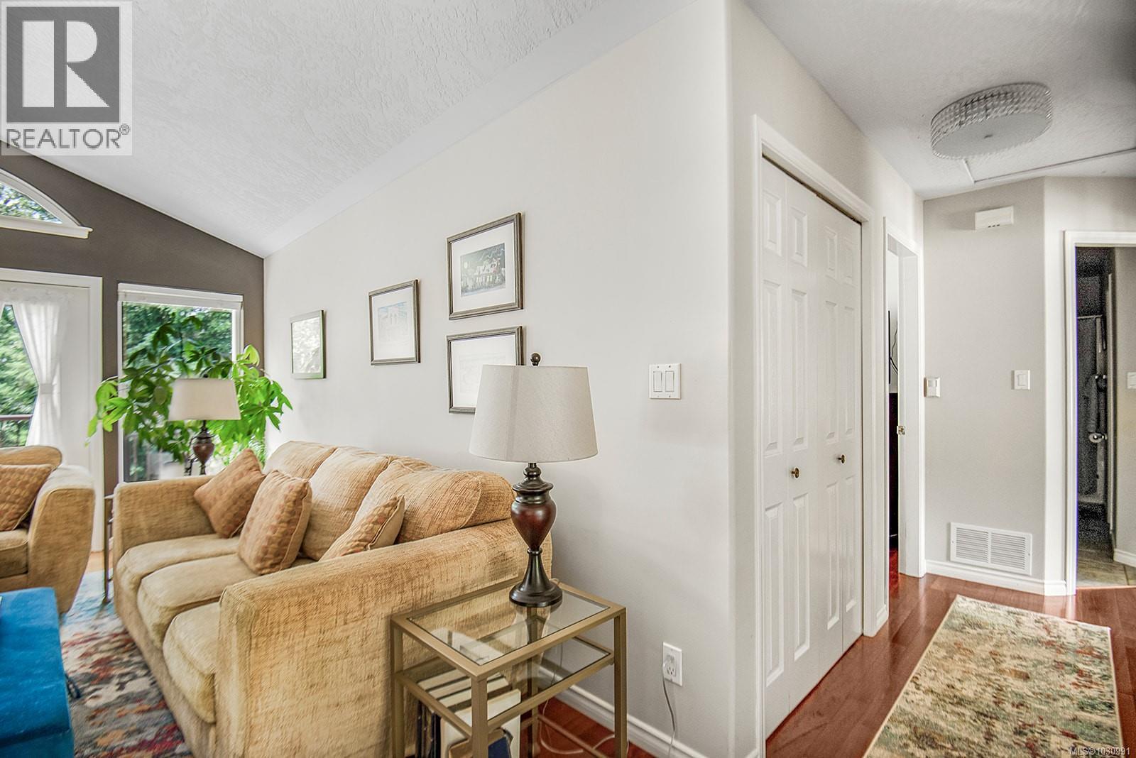 1141 KATHLEEN DR - 22