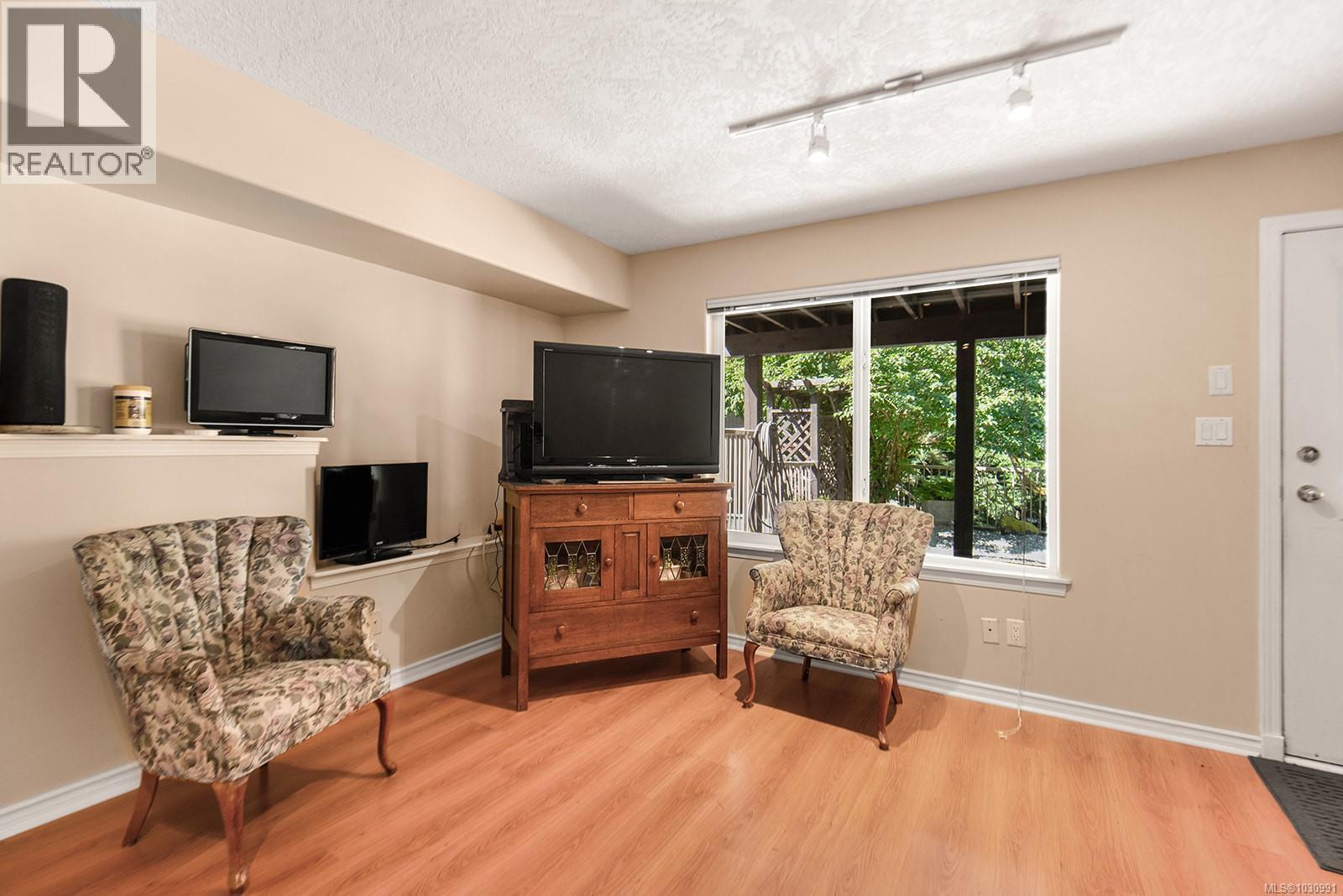 1141 KATHLEEN DR - 33