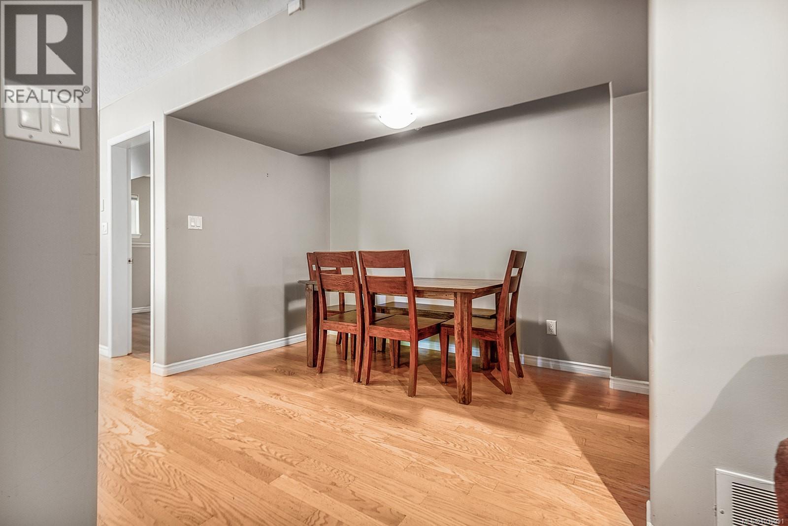 1141 KATHLEEN DR - 38